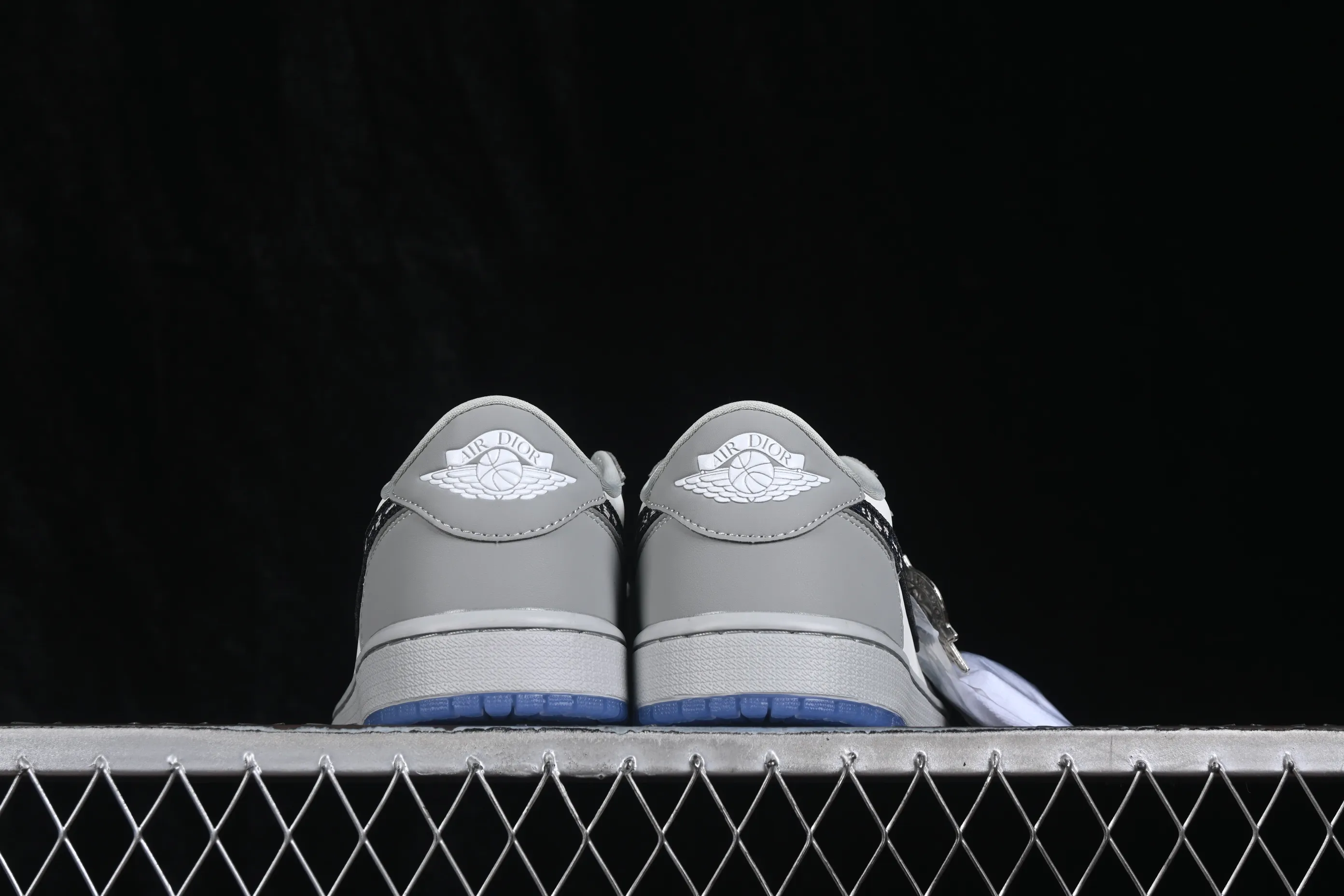 All categories Air Jordan Jordan series basketball shoes Air Jordan 1 Low Dior x Air Jordan 1 Low AJ1 Joe 1 Dior joint white gray low top CN8608-002